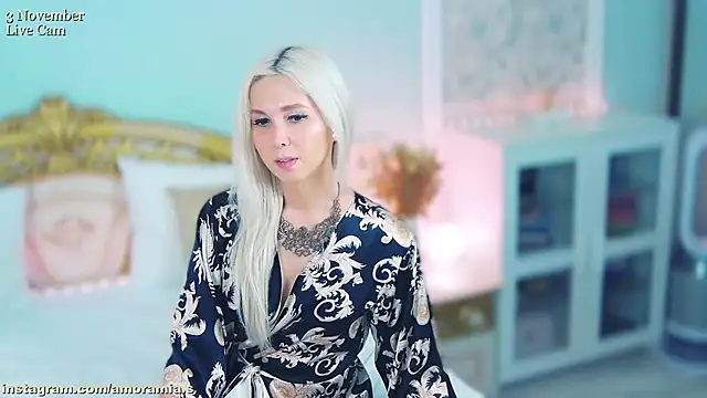 Amoramias online show from November 3, 7:37 pm