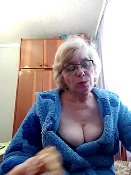 Snapshot of 52MiaLove02 chatting on April 18, 11:47 am 52MiaLove02 online show from April 18, 11:47 am