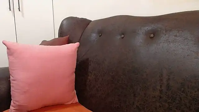 bustylaura4u online show from March 1, 8:02 am