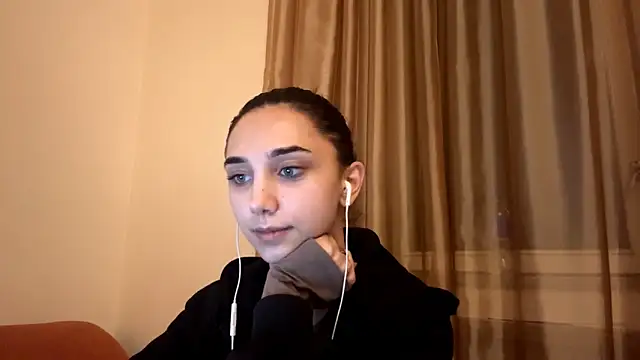 Snapshot of LinaMour chatting on October 5, 10:07 pm LinaMour online show from October 5, 10:07 pm