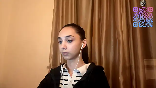 Snapshot of LinaMour chatting on October 15, 10:10 pm LinaMour online show from October 15, 10:10 pm