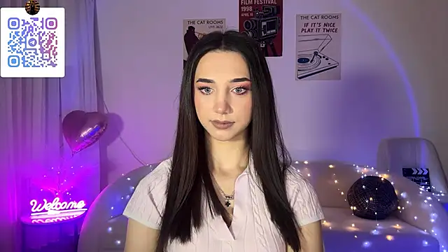 Snapshot of LinaMour chatting on April 27, 10:30 pm LinaMour online show from April 27, 10:30 pm