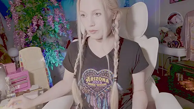 Snapshot of Talulaa chatting on May 31, 9:27 pm Talulaa online show from May 31, 9:27 pm