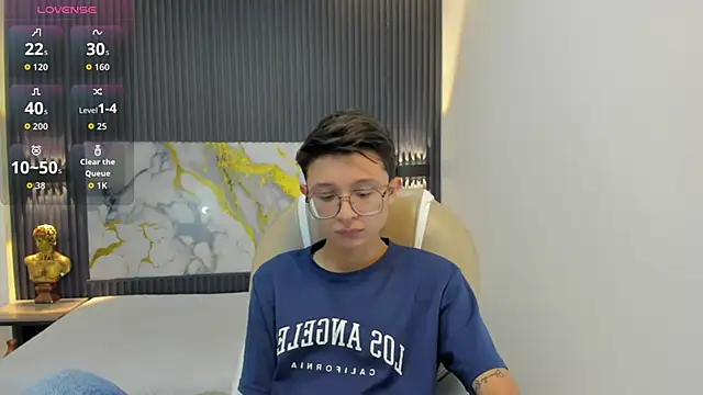 SantiagoRusso18 online show from October 5, 12:36 pm