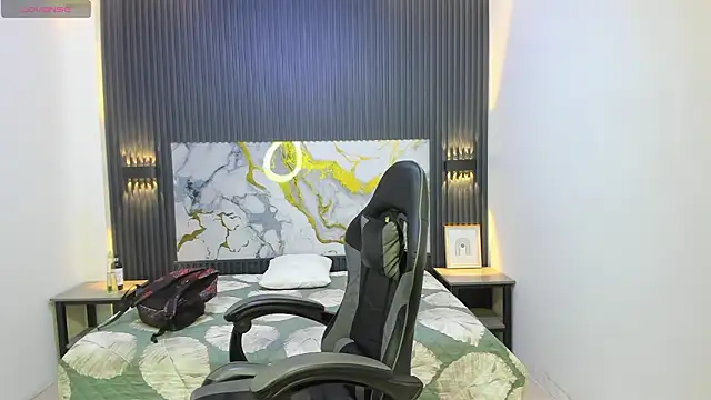 SantiagoRusso18 online show from February 15, 8:27 pm