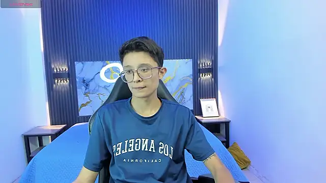 SantiagoRusso18 online show from February 27, 7:36 pm