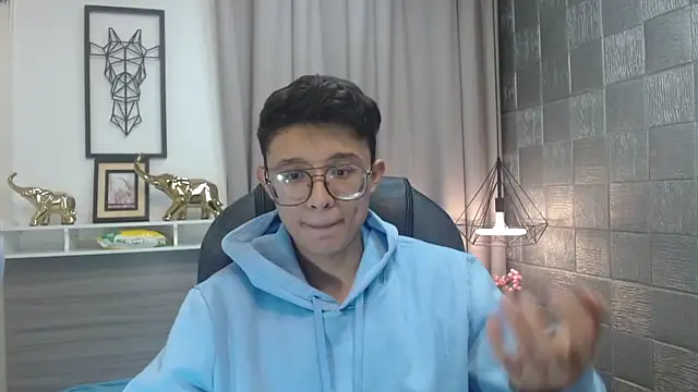 Snapshot of SantiagoRusso18 chatting on April 18, 11:47 am SantiagoRusso18 online show from April 18, 11:47 am