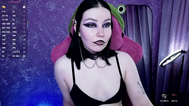 Snapshot of MargarettRose chatting on June 9, 5:08 am MargarettRose online show from June 9, 5:08 am