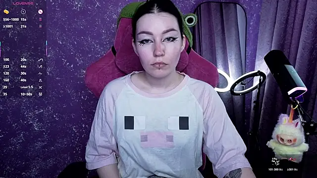 Snapshot of MargarettRose chatting on June 10, 4:34 am MargarettRose online show from June 10, 4:34 am