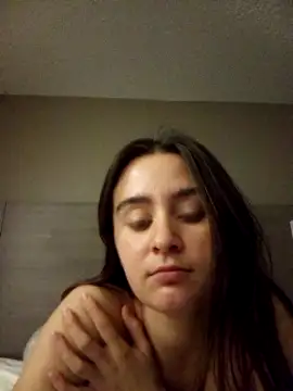 freakylittlebitch69 online show from October 21, 9:15 pm