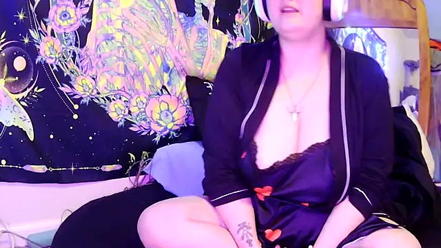 Snapshot of Princessblazed444 chatting on April 28, 5:18 pm Princessblazed444 online show from April 28, 5:18 pm