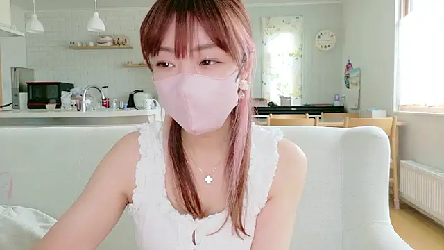 Snapshot of SUZU_1201 chatting on May 19, 12:16 am SUZU 1201 online show from May 19, 12:16 am