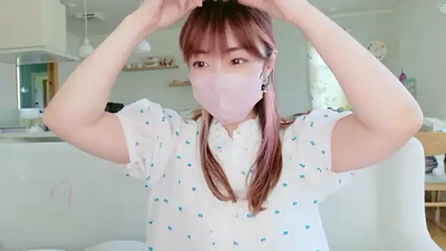 Snapshot of SUZU_1201 chatting on May 25, 4:07 am SUZU 1201 online show from May 25, 4:07 am
