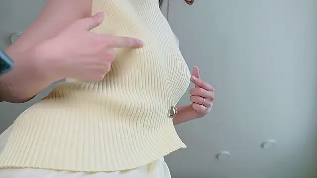 Snapshot of SUZU_1201 chatting on June 6, 12:49 am SUZU 1201 online show from June 6, 12:49 am