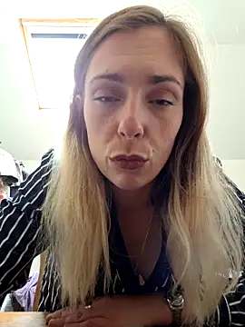 Snapshot of SexyAlya chatting on September 26, 3:27 pm SexyAlya online show from September 26, 3:27 pm