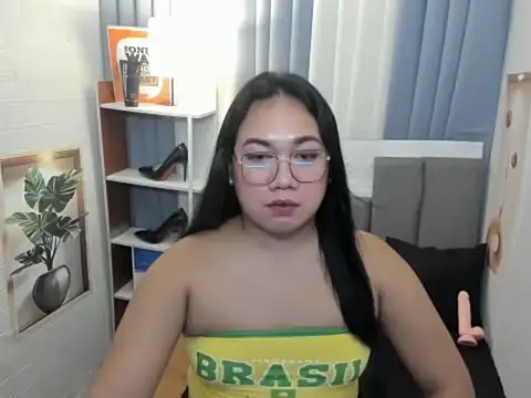 TsUncutKaren online show from December 2, 4:46 pm