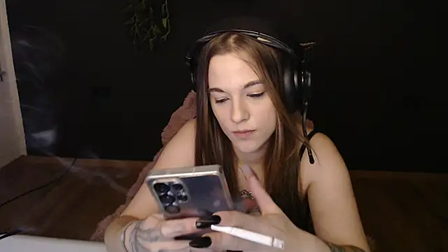 Luna Lynn online show from December 13, 9:09 pm