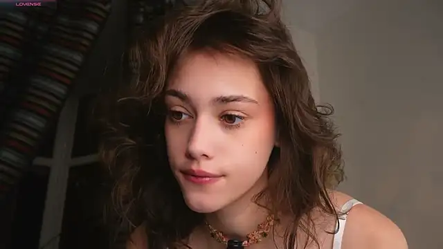 Snapshot of ttragedienne chatting on November 9, 2:10 am ttragedienne online show from November 9, 2:10 am