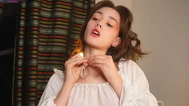 Snapshot of ttragedienne chatting on November 17, 1:28 pm ttragedienne online show from November 17, 1:28 pm