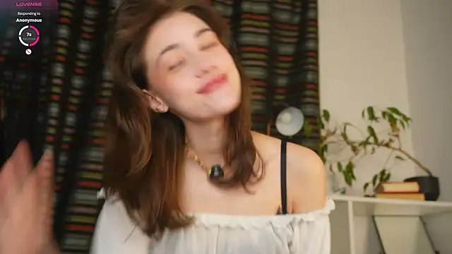 Snapshot of ttragedienne chatting on December 2, 1:44 am ttragedienne online show from December 2, 1:44 am