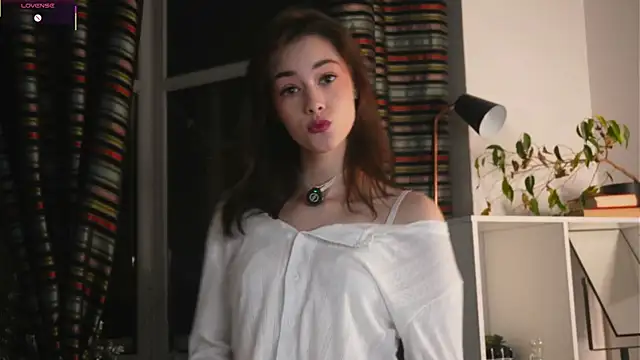 Snapshot of ttragedienne chatting on December 20, 2:07 am ttragedienne online show from December 20, 2:07 am