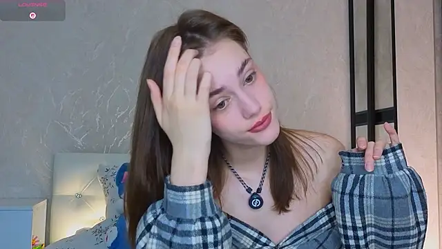 Snapshot of ttragedienne chatting on February 9, 3:21 am ttragedienne online show from February 9, 3:21 am