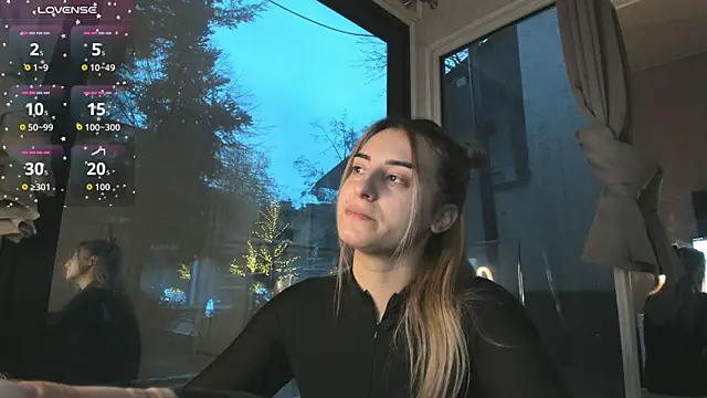 Ella Vee online show from December 5, 5:38 am