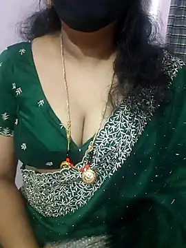 luci-queen online show from May 19, 7:37 am
