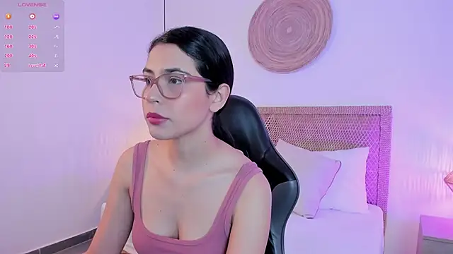 Snapshot of desireee_ chatting on April 30, 12:11 pm desireee online show from April 30, 12:11 pm