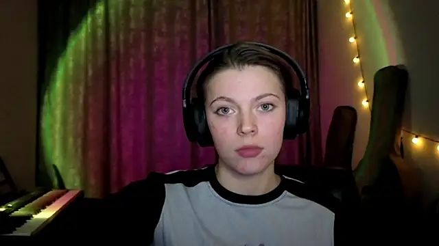 CutieAnny online show from March 3, 8:04 pm