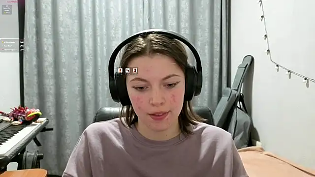 CutieAnny online show from April 21, 1:42 am