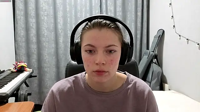 Snapshot of CutieAnny chatting on April 22, 9:05 pm CutieAnny online show from April 22, 9:05 pm