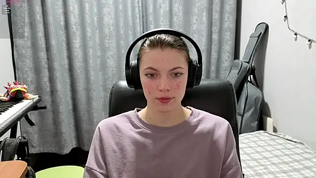 Snapshot of CutieAnny chatting on April 23, 8:22 pm CutieAnny online show from April 23, 8:22 pm