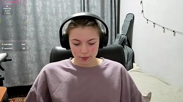 Snapshot of CutieAnny chatting on April 27, 9:24 pm CutieAnny online show from April 27, 9:24 pm
