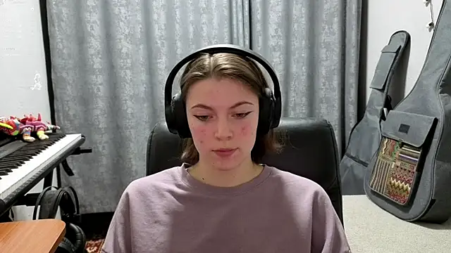 Snapshot of CutieAnny chatting on May 2, 9:09 pm CutieAnny online show from May 2, 9:09 pm
