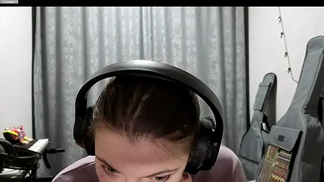Snapshot of CutieAnny chatting on May 4, 8:05 pm CutieAnny online show from May 4, 8:05 pm