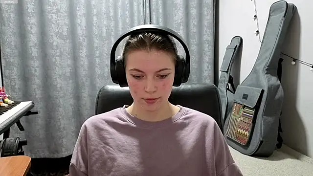 Snapshot of CutieAnny chatting on May 6, 9:09 pm CutieAnny online show from May 6, 9:09 pm