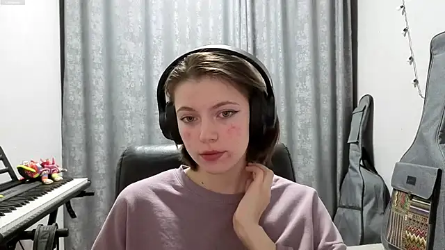 Snapshot of CutieAnny chatting on May 11, 8:17 pm CutieAnny online show from May 11, 8:17 pm