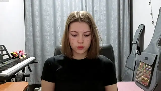 Snapshot of CutieAnny chatting on May 13, 8:16 pm CutieAnny online show from May 13, 8:16 pm