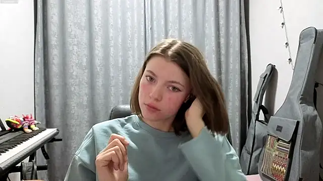 Snapshot of CutieAnny chatting on May 19, 8:04 pm CutieAnny online show from May 19, 8:04 pm