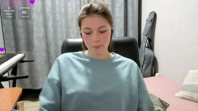 Snapshot of CutieAnny chatting on June 1, 10:55 pm CutieAnny online show from June 1, 10:55 pm