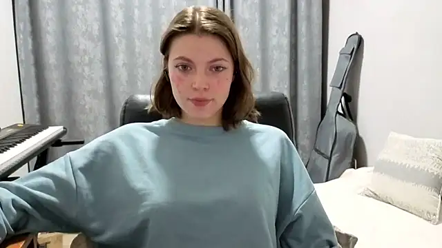 Snapshot of CutieAnny chatting on June 2, 10:56 pm CutieAnny online show from June 2, 10:56 pm
