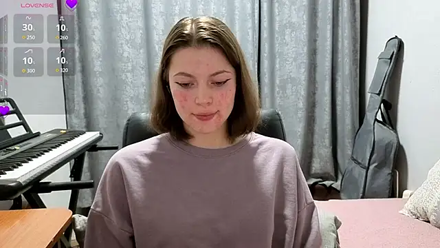 Snapshot of CutieAnny chatting on June 4, 7:42 pm CutieAnny online show from June 4, 7:42 pm