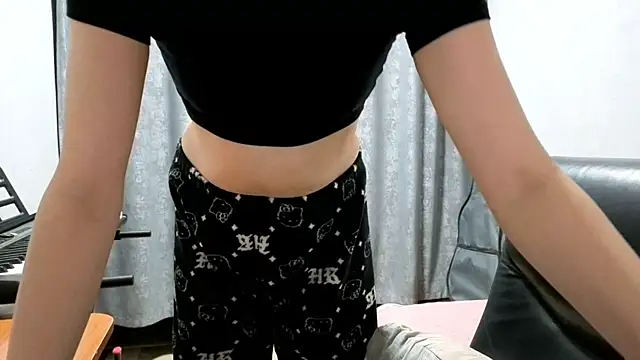 Snapshot of CutieAnny chatting on June 5, 10:15 pm CutieAnny online show from June 5, 10:15 pm