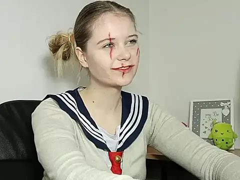 Snapshot of LydiaYoung chatting on October 31, 7:15 pm LydiaYoung online show from October 31, 7:15 pm