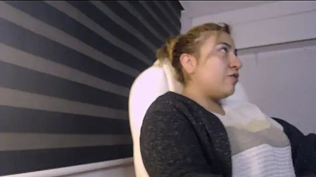 Snapshot of Sharonmendez chatting on October 28, 2:37 am Sharonmendez online show from October 28, 2:37 am