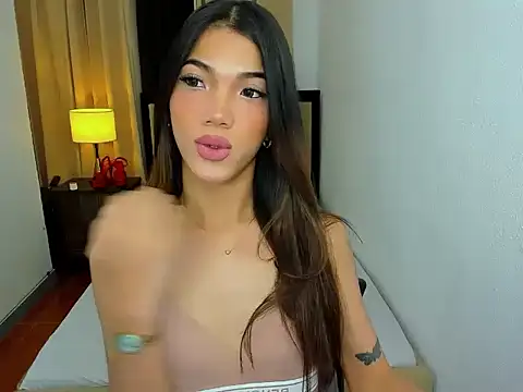 Snapshot of CassieSommereux chatting on May 21, 6:48 pm CassieSommereux online show from May 21, 6:48 pm