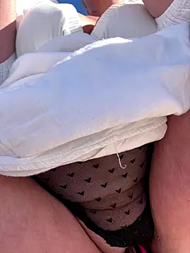 Snapshot of Horny_mom40 chatting on September 23, 10:51 am Horny mom40 online show from September 23, 10:51 am