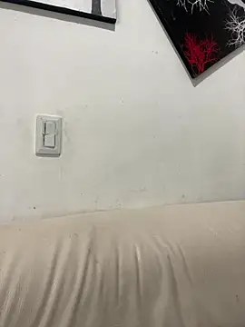 zaracollins01 online show from October 22, 2:06 pm