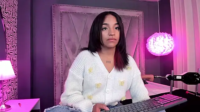 Snapshot of Manelyk_evanss_ chatting on February 13, 4:14 pm Manelyk evanss online show from February 13, 4:14 pm